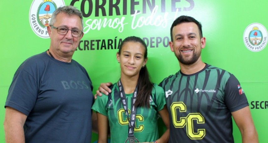 Jorge Terrile recibi&oacute; a la campeona argentina de trail U20, Brenda Insaurralde.