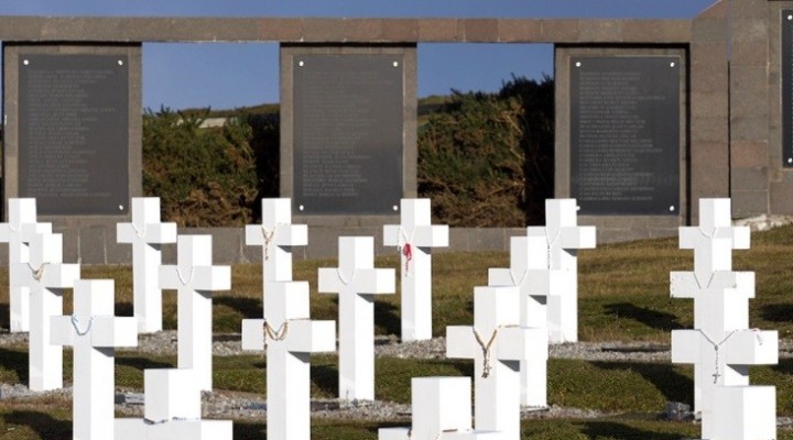 Hist&oacute;rica visita al cementerio de Darwin.