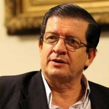 El avefr&iacute;a descubre su nido.