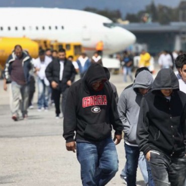 Los deportados de la democracia.
