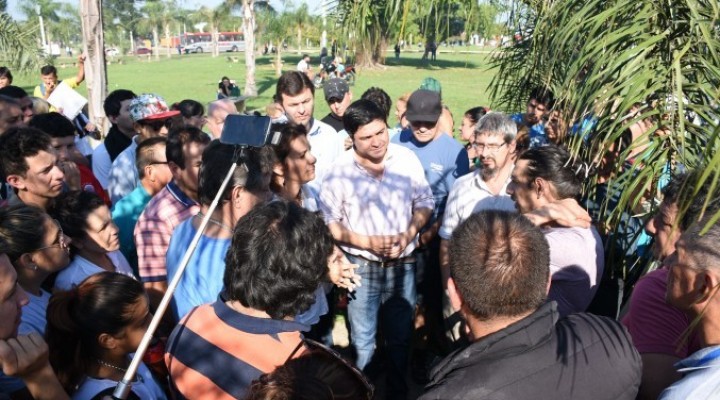 Di&aacute;logo con los puesteros de la Rotonda de la Virgen de Itat&iacute; tras el incendio.