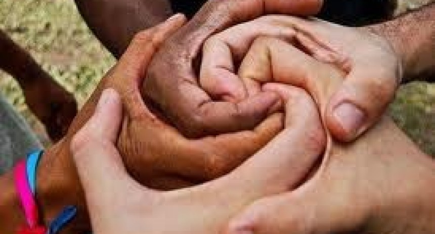 El principio Ubuntu (&ldquo;yo soy porque nosotros somos&rdquo;) y la resignificaci&oacute;n de lo humano.