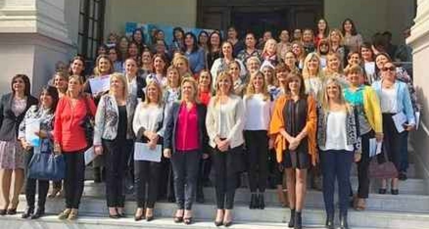 Las mujeres correntinas van a las calles, cuando deber&iacute;an ir a las poltronas del poder. 