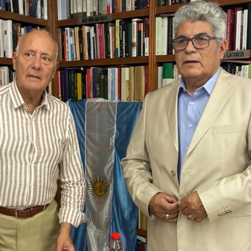 Presentan en Granada, Espa&ntilde;a "Leyendas en dos lenguas" (Castellano/ Guaran&iacute;).