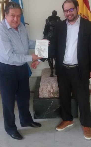 Gonz&aacute;lez Caba&ntilde;as con el Embajador Puerta en Madrid.