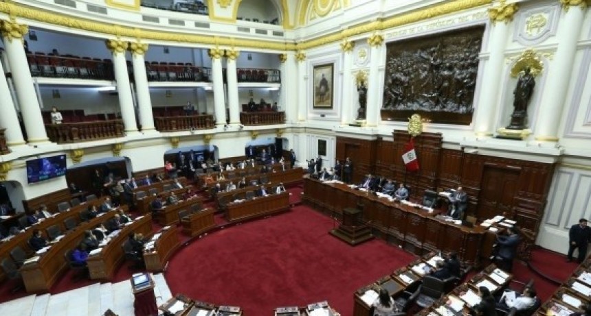 La justicia le cuesta un Per&uacute; a la democracia.