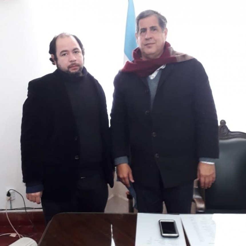 El Intendente de Esquina Hugo Ben&iacute;tez respondi&oacute; el cuestionario del &iacute;ndice democr&aacute;tico. 