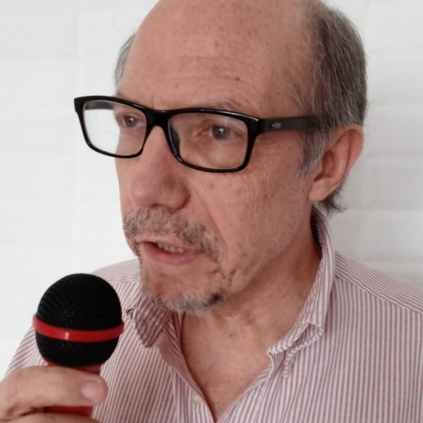 "Puede haber otra forma de hacer pol&iacute;tica: la revolucionaria". 