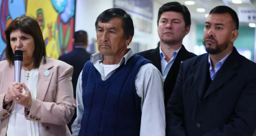 Vald&eacute;s implora por Bullrich, la ministro se muestra con Almir&oacute;n.