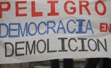 La Agon&iacute;a de la Democracia