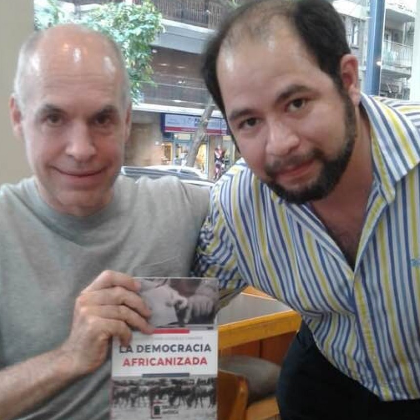 Junto al Jefe de Gobierno Porte&ntilde;o, Rodr&iacute;guez Larreta, se present&oacute; en Palermo ensayo pol&iacute;tico de fil&oacute;sofo correntino. 