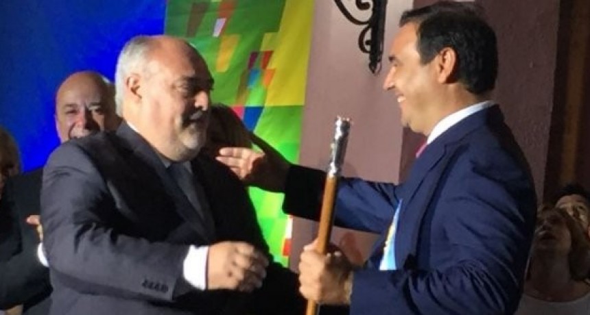 &iquest;Posee poder pol&iacute;tico el gobernador Vald&eacute;s?