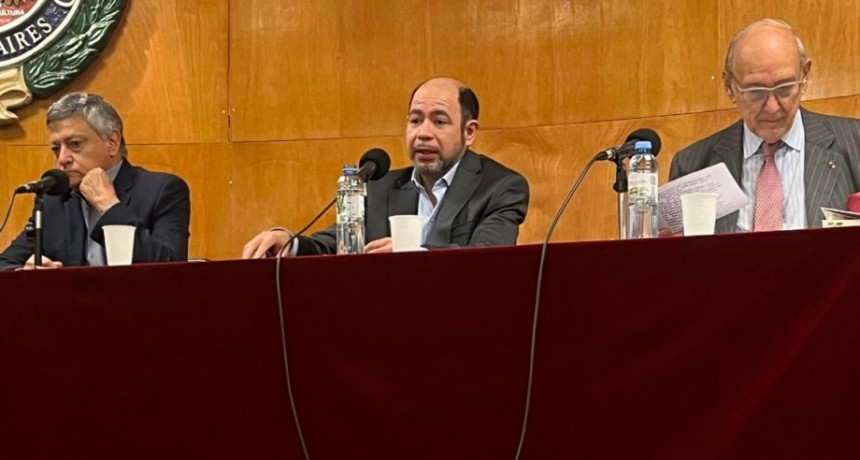 La escuela correntina de pensamiento realiz&oacute; panel de relaciones internacionales en la Universidad de Belgrano.