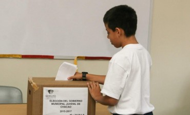 La Antidemocr&aacute;tica disposici&oacute;n electoral de ingresar &ldquo;Sin compa&ntilde;&iacute;a al cuarto oscuro&rdquo;.