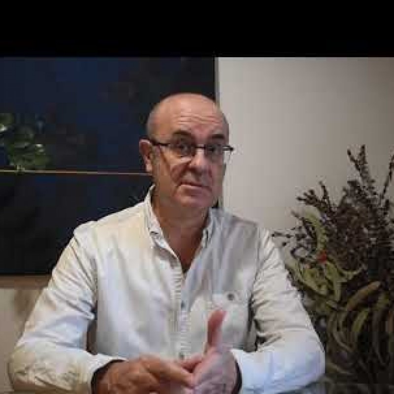 REFLEXI&Oacute;N A PARTIR DE LA RESE&Ntilde;A DE ANA LACALLE, por LUIS ROCA JUSMET