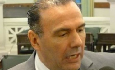 Solicitud al Gobernador Colombi para que instruya pol&iacute;ticamente el apartamiento de un senador de su partido de la comisi&oacute;n para elegir al defensor provincial del pueblo.