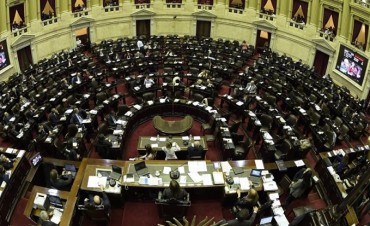 La representaci&oacute;n de los parlamentarios y el uso de las cacerolas.